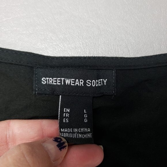 streetwear society black crop top with cutout women's size large - Picture 3 of 8